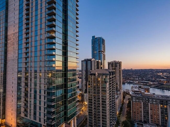 Building Photo - 70 Rainey St Unit 2203