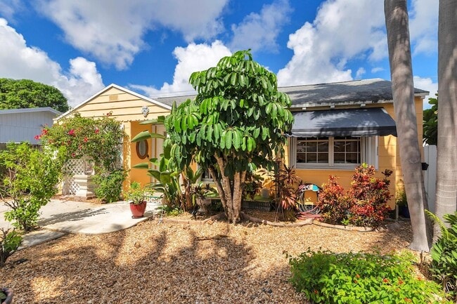 Photo - 341 Nottingham Blvd