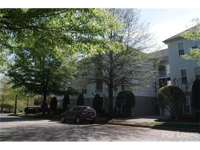 Building Photo - 18710 Oakhurst Blvd Unit 3A