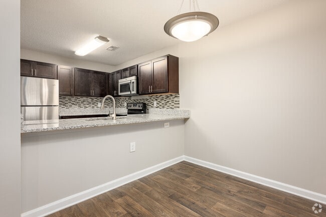 1BR, 1BA - 840SF - Dining Room - Alamance Reserve