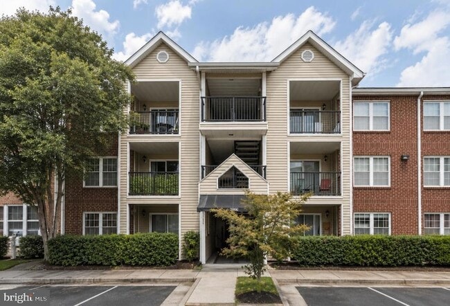 Building Photo - 3306 Wyndham Cir Unit 328