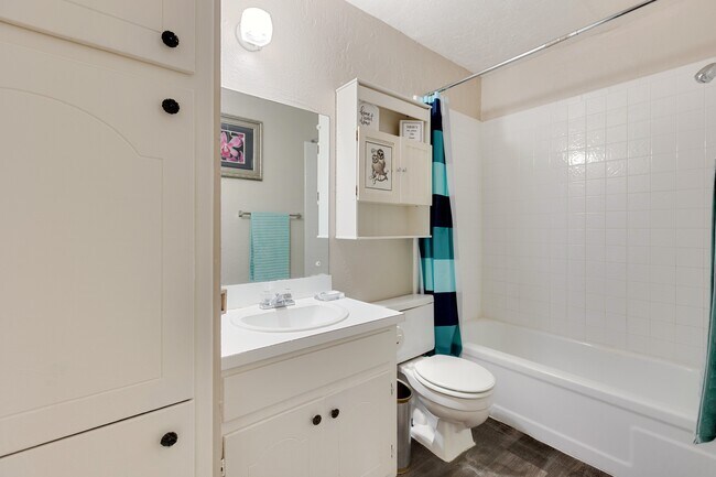 Photo - Regency Apartments