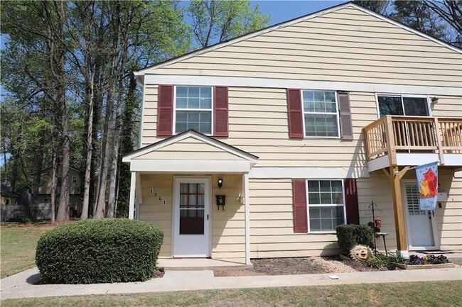 Building Photo - 1321 Surrey Ln SW