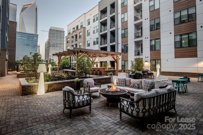 Photo - 101 W Morehead St Unit B1