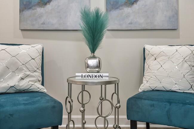 Photo - 366 N Hemlock Ave