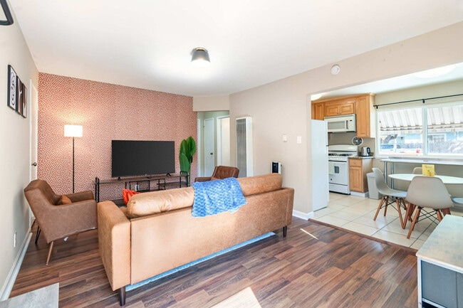 Photo - 2312 Bonar St Unit ID1325685P