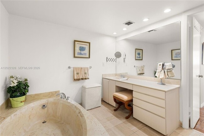 Photo - 210 Seaview Dr Unit 611