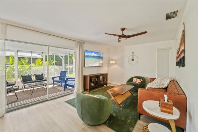 Building Photo - 113 Base Ave W Unit ID1329026P