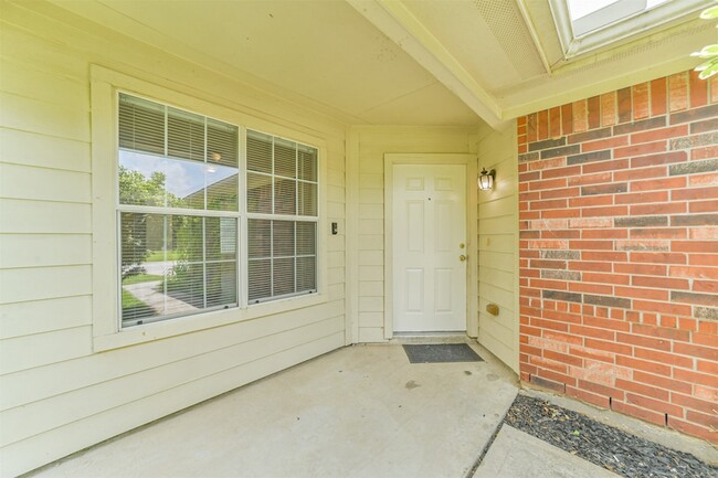 Photo - 33318 Cottonwood Bend