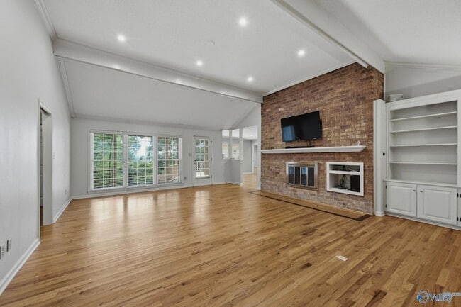 Photo - 815 Baylor Dr SE