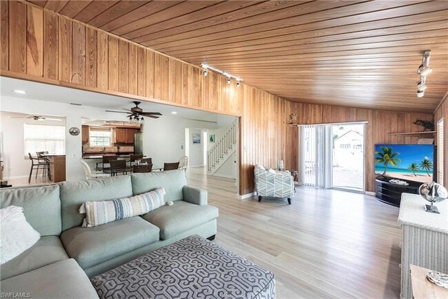 Photo - 1912 Sheffield Ave