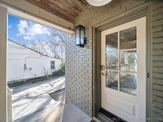 Photo - 221 W Detroit St