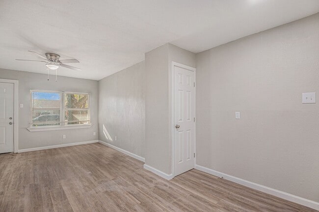 Photo - 406 Dawson Cir