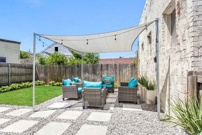 Photo - 2434 Valence St Unit ID1268184P