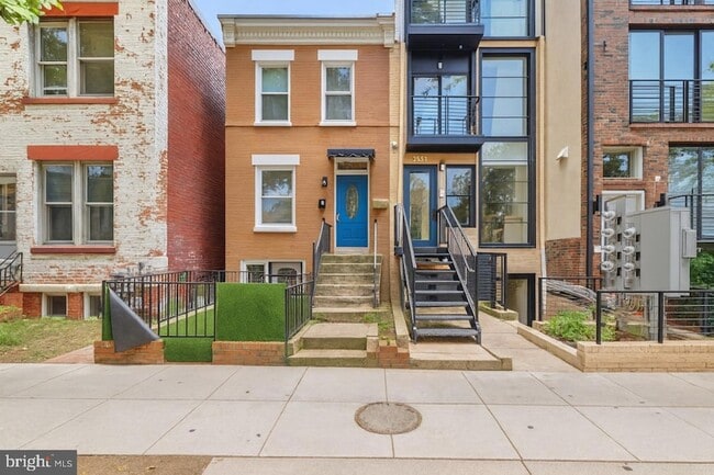 Building Photo - 1315 Pennsylvania Ave. SE