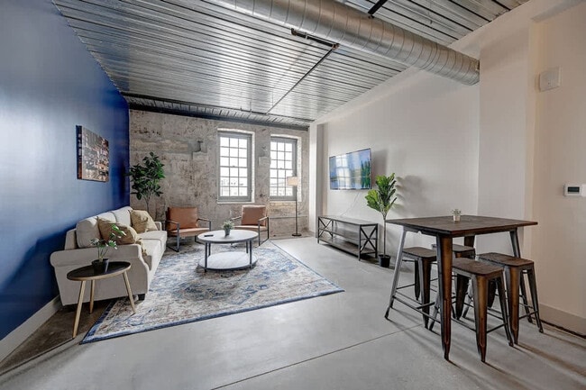 Building Photo - 1009 W Juneau Ave Unit ID1263025P