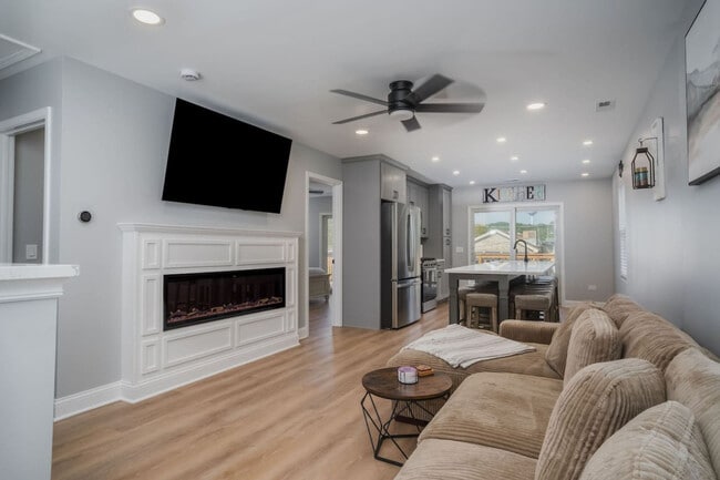 Photo - 8 N York St Unit SI ID1374776P