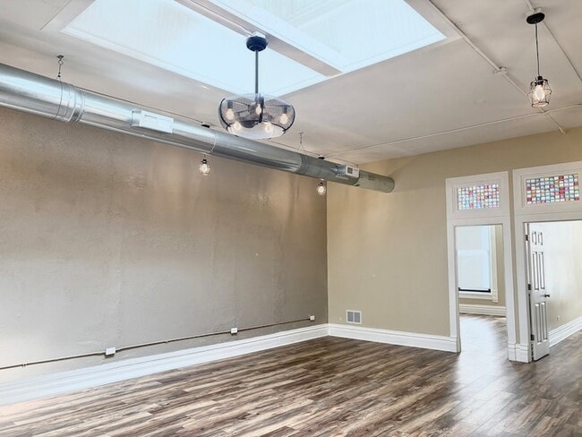 Photo - 10 N State St Unit Upper