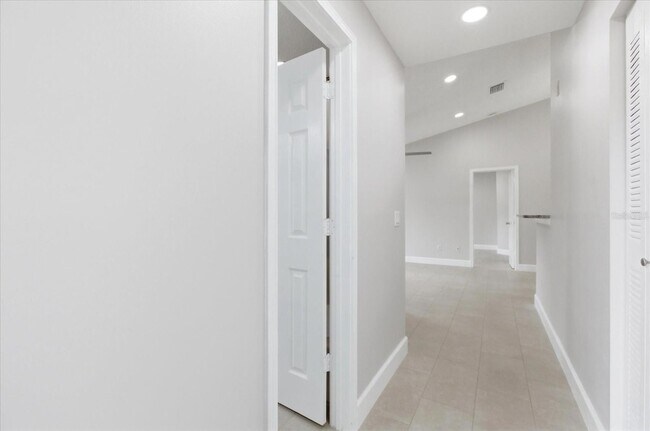 Photo - 2504 Grassy Point Dr Unit 204