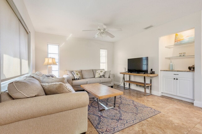 Photo - 427 Bellini Cir Unit SI FL1-ID1590857P