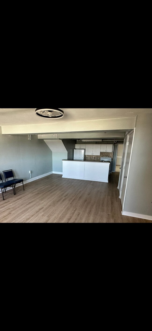 Living Area - 125 Oak Street apartments