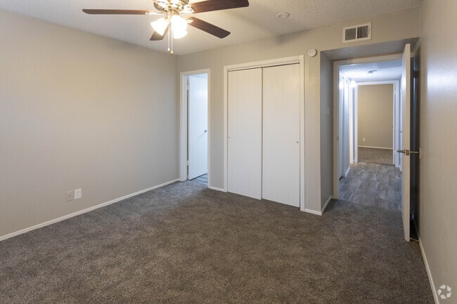 2BR, 1.5BA - 825 SF - Lubbock Lakeway Apartments
