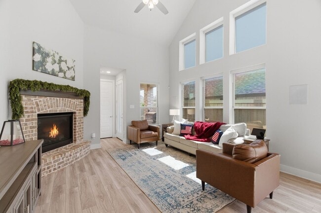 Photo - 2225 Elm Pl