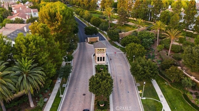 Building Photo - 58 Victoria