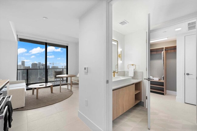 Building Photo - 159 NE 6th St Unit FL46-ID1032211P