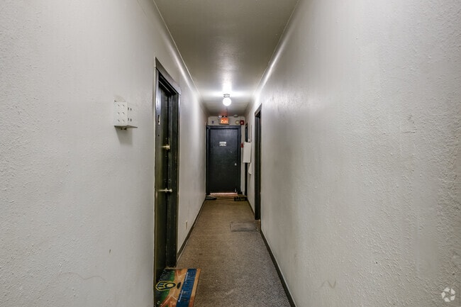 Studio, 1 BA - 300SF - Wisconsin Metro Studios - Clybourn