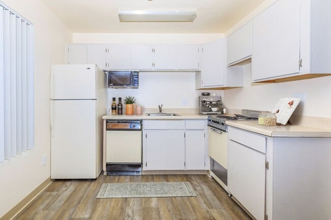 Photo - Sterling Pointe Apartments