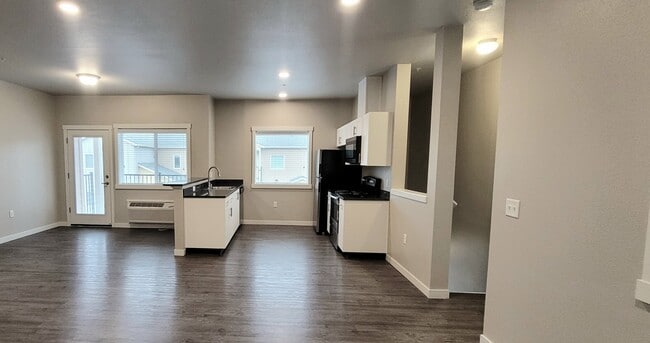 1x1 Berkeley - Kitchen - Four Seasons Central