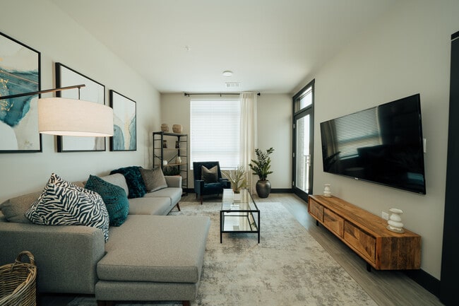 1BR, 1BA - 686 SF - Living Area - Bolt + Tie
