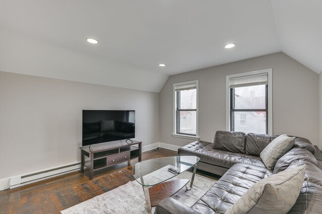 Building Photo - 467 Ferry St Unit SI ID1546146P