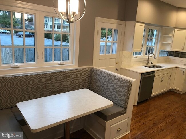 Photo - 23 S Stewart St