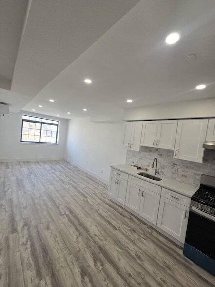 Photo - 41-20 71st St