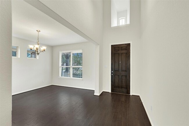 Photo - 908 Leadtree Loop