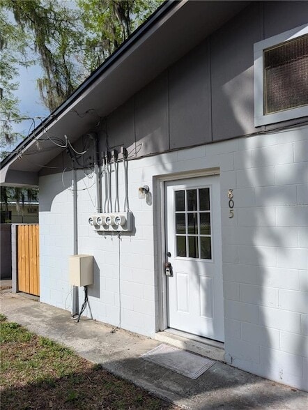 Building Photo - 805 NW 40 Ave