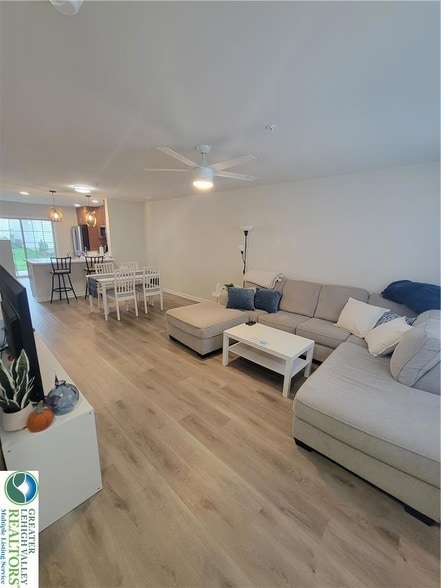Photo - 330 E Frankford St