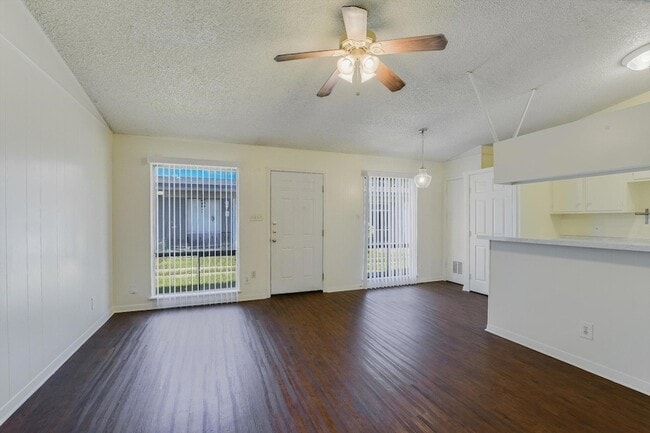 Photo - 612 W 51st St Unit 103