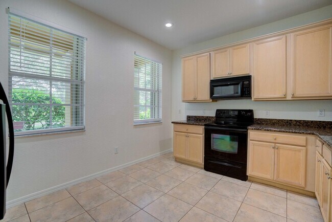 Photo - 158 W Thatch Palm Cir