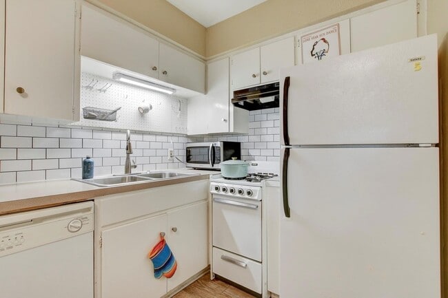 Photo - 803 W 28th St Unit 103