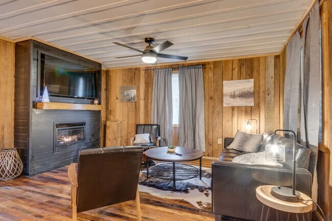 Building Photo - 4557 Hooper Hwy Unit ID1051752P