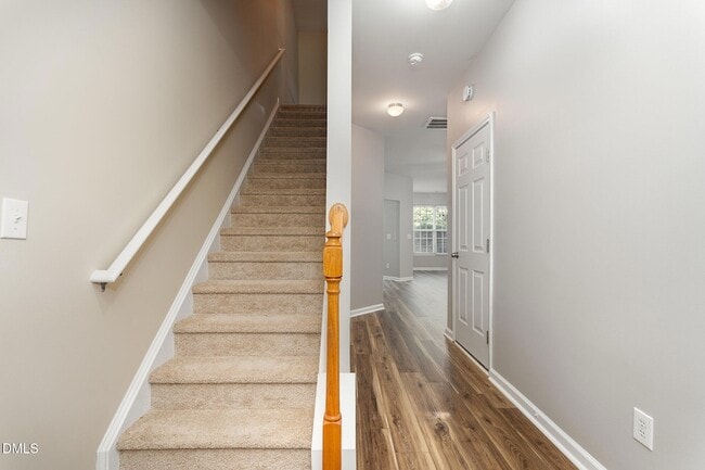 Photo - 956 Shining Wire Way