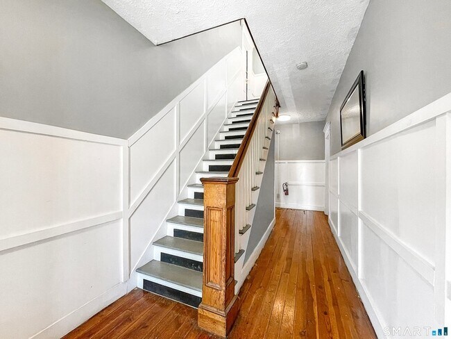 Photo - 258 Nicoll St Unit 3R