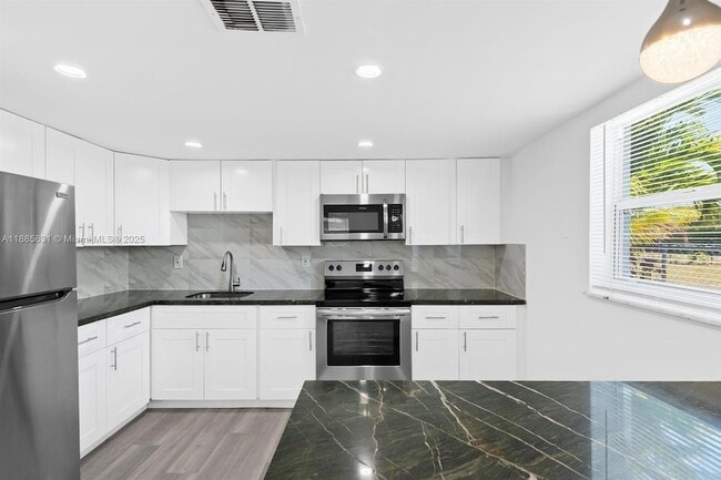 Photo - 1109 NE 6th Ave Unit 3