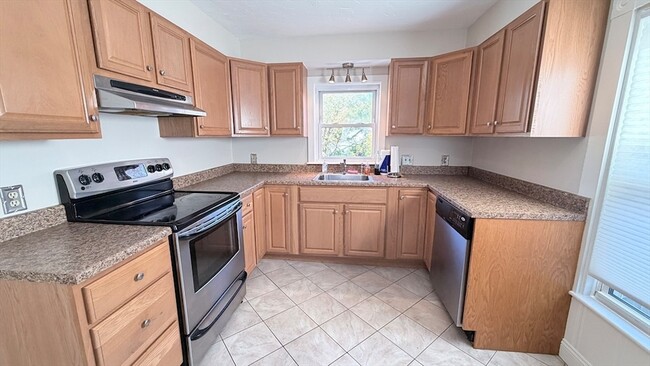 Photo - 391 Commercial St