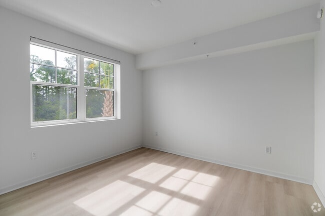 2BR, 2BA w/ Den - 1,085SF - Primary Bedroom - Millenia Park Orlando