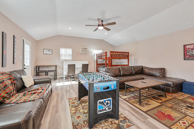 Building Photo - 1409 Clement Ct Unit ID1328074P