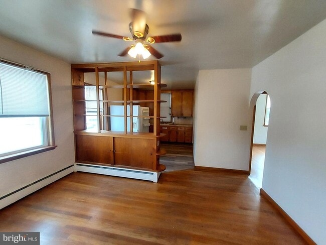 Photo - 213B Lincoln Way W